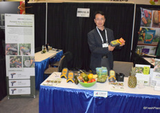 Gilbert Lee from Sunforest presents their fruit quality meter